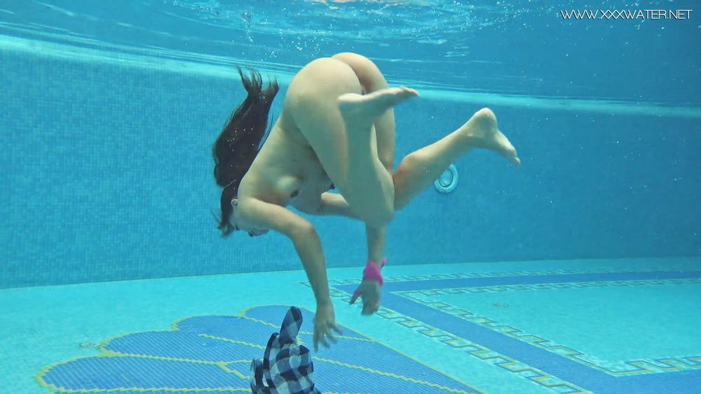 Sazan Cheharda UnderWaterShow Sexy Stripping #34