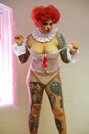 if pennywise was a whore         