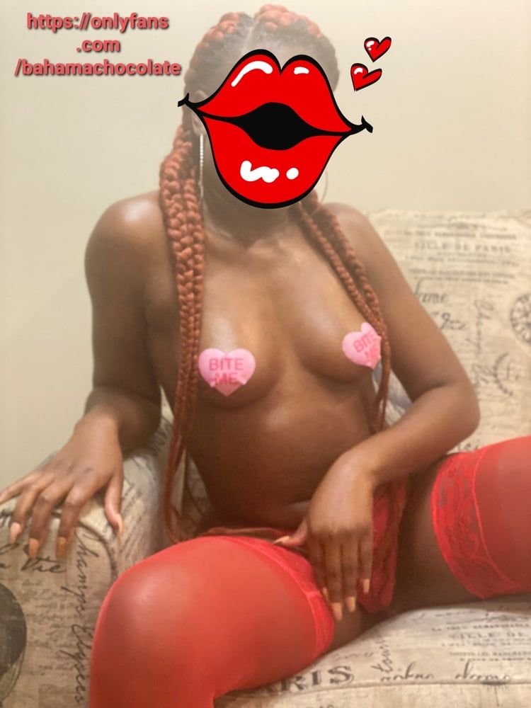 Ebony College student goes wild and shows off her Big Booty