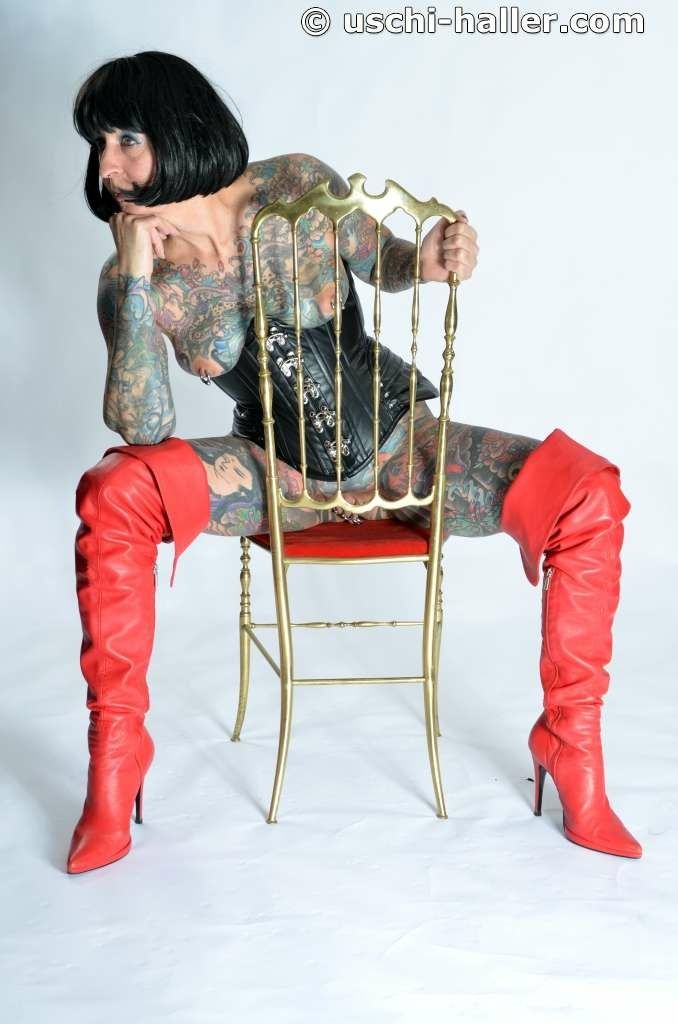Photo shoot with full body tattooed MILF Cleo - 2 #22