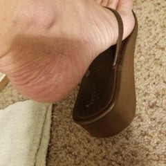 Male wearing pretty girls shoes