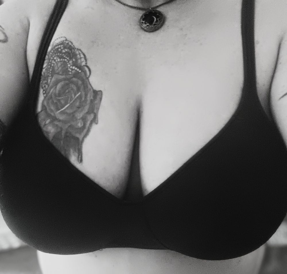 Sexy 2XS in B&amp;W #10