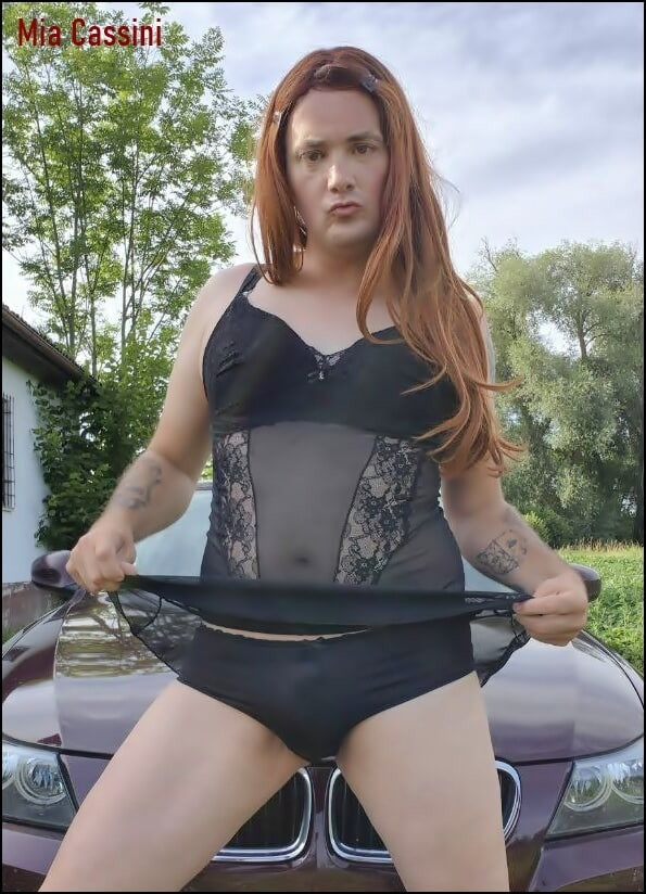 Mia posing on Car #28