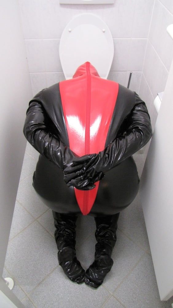 Anna as a toilet in latex ... #6