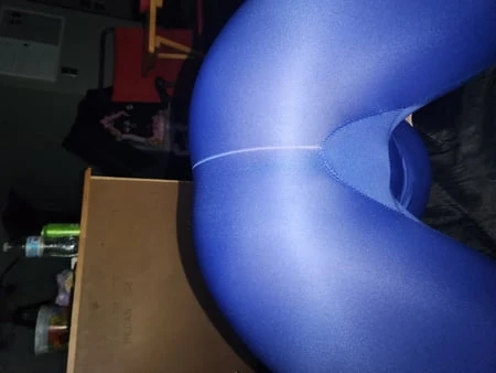 thin blue leggings         