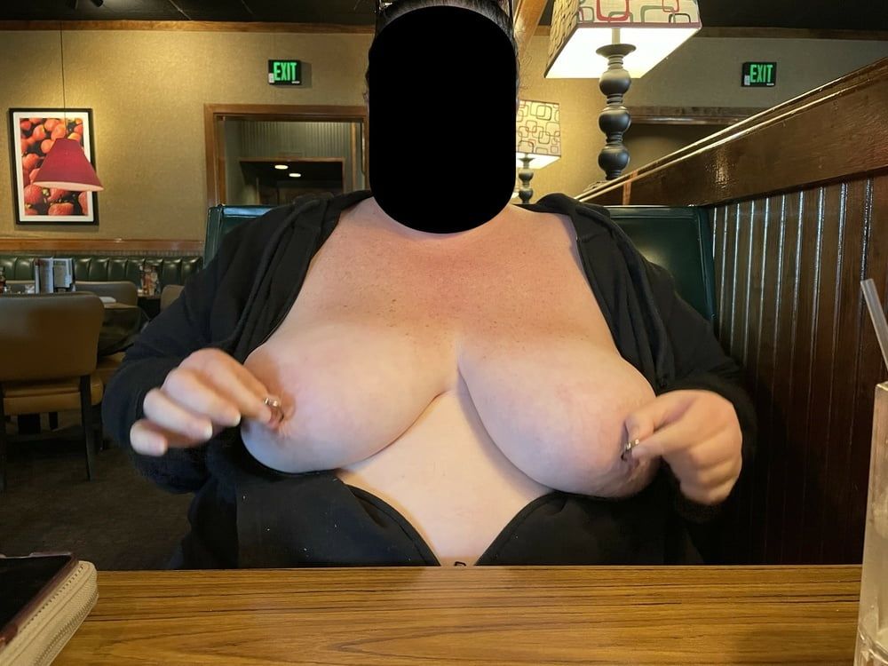 newondoncouple flashing tits at Ruby Tuesday, #2