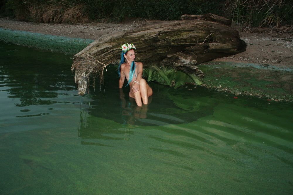 In the evening On the river with a turquoise shawl #26