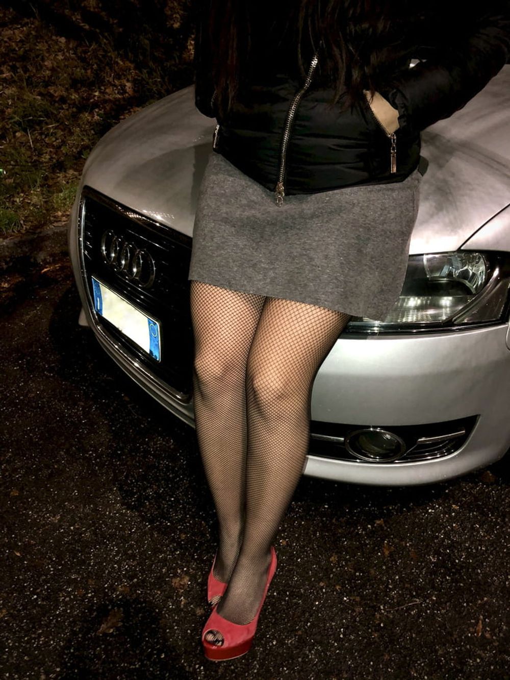 Giada&#039;s fishnet legs outdoor at night #2