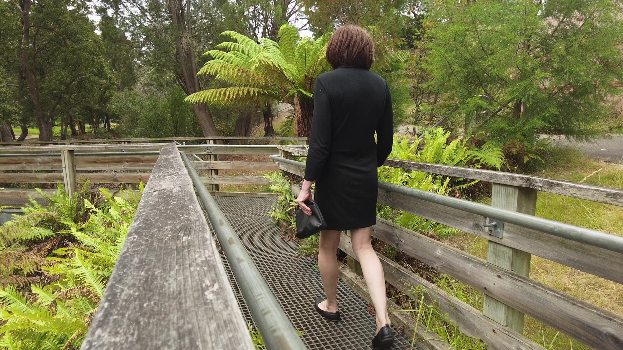 Crossdress Roadtrip - Walk around Town Park Boardwalk