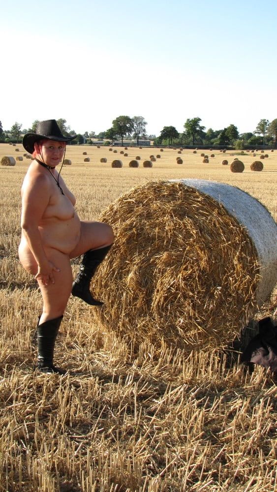 Completely naked in a corn field ... #7