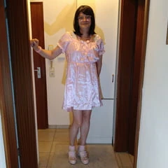Rosa Satin Kleid