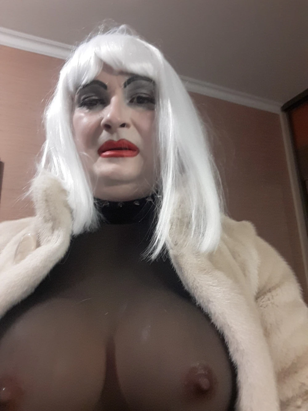 Mistress yvonne posing #2