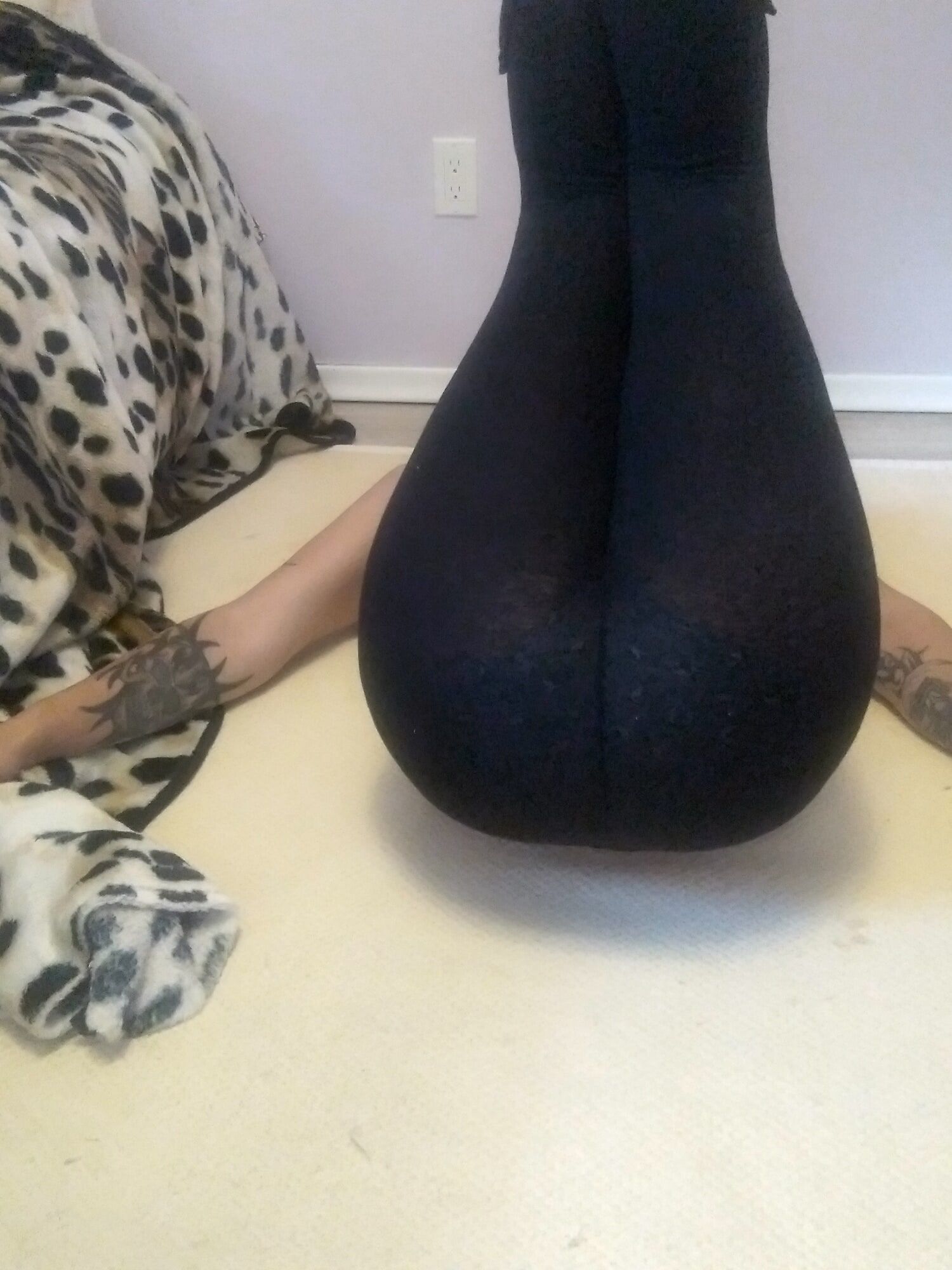 some tight leggings and a tight ass  #13