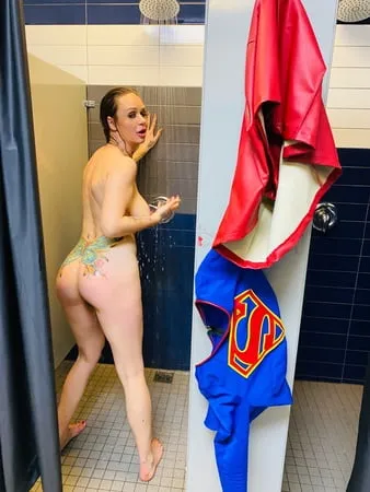 wet pussy water supergirl her shower scenes         