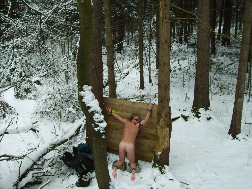 Naked Man in Snow ,Pervert+Kinky-Style