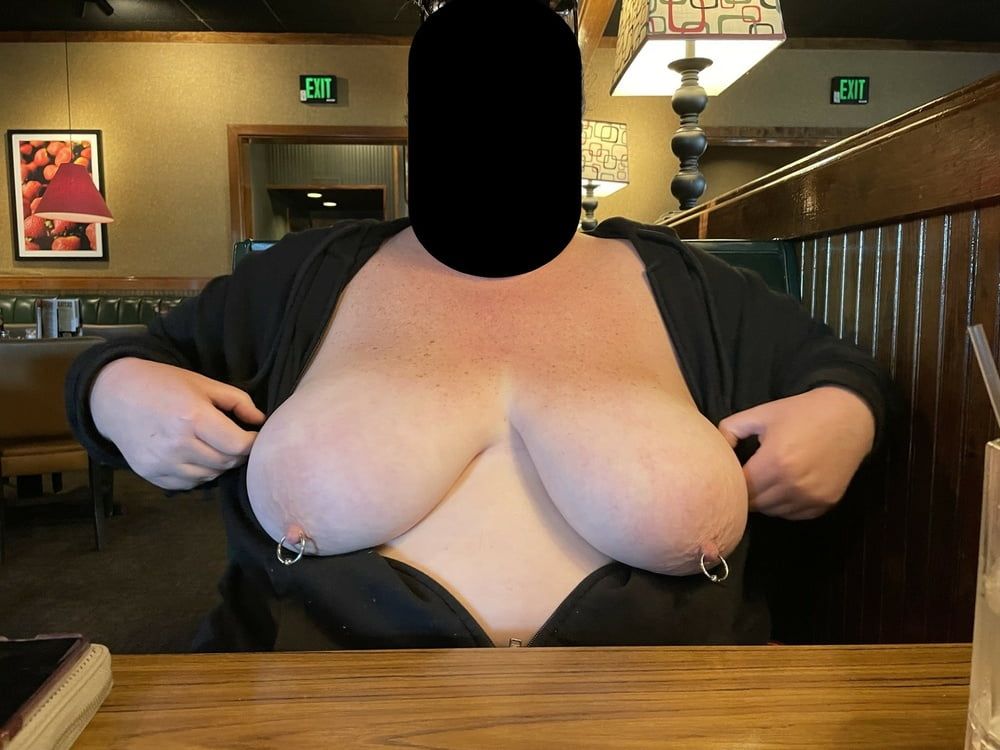 newondoncouple flashing tits at Ruby Tuesday, #8