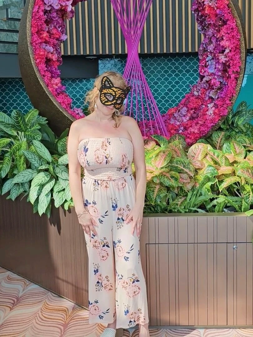 Giving Real Voyeurs a look at Mommys Big Tits in Public #43