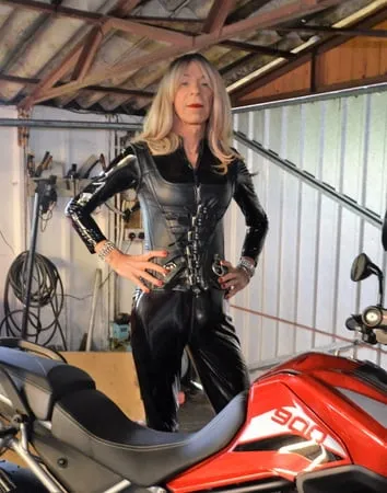     alesssia travestita on triumph tiger         