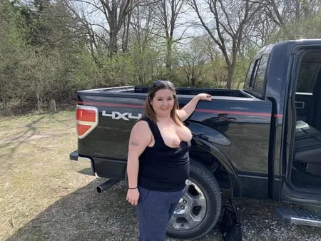 sexy bbw tailgate pussy         