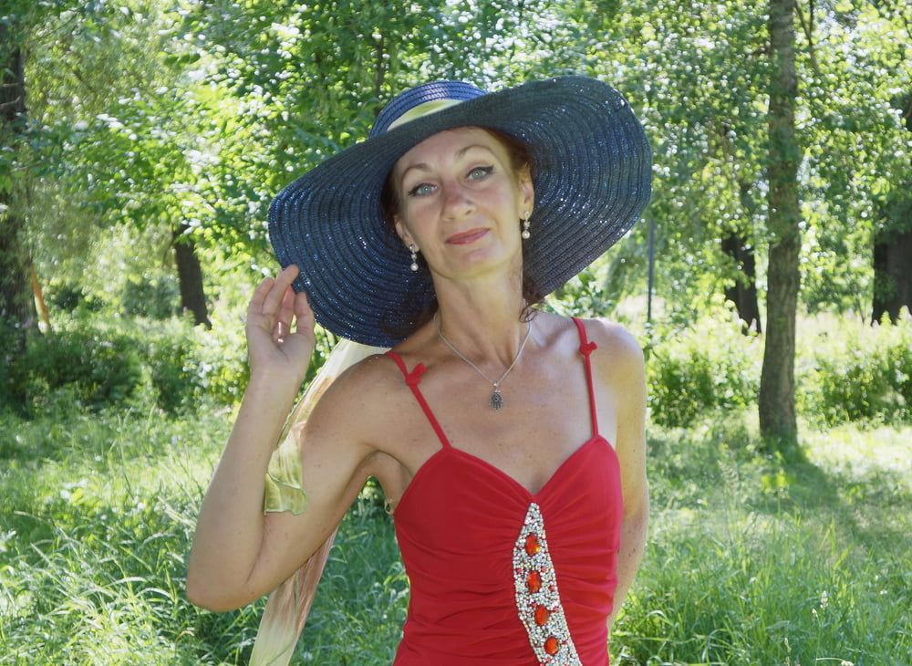 Red dress - green garden #10