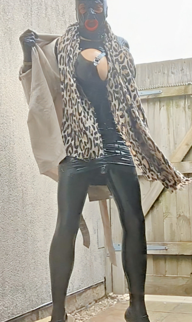 Alison in rubber #36