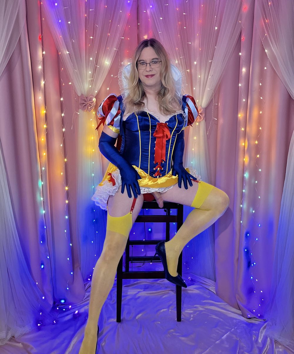 Joanie - Snow White in Blonde #35