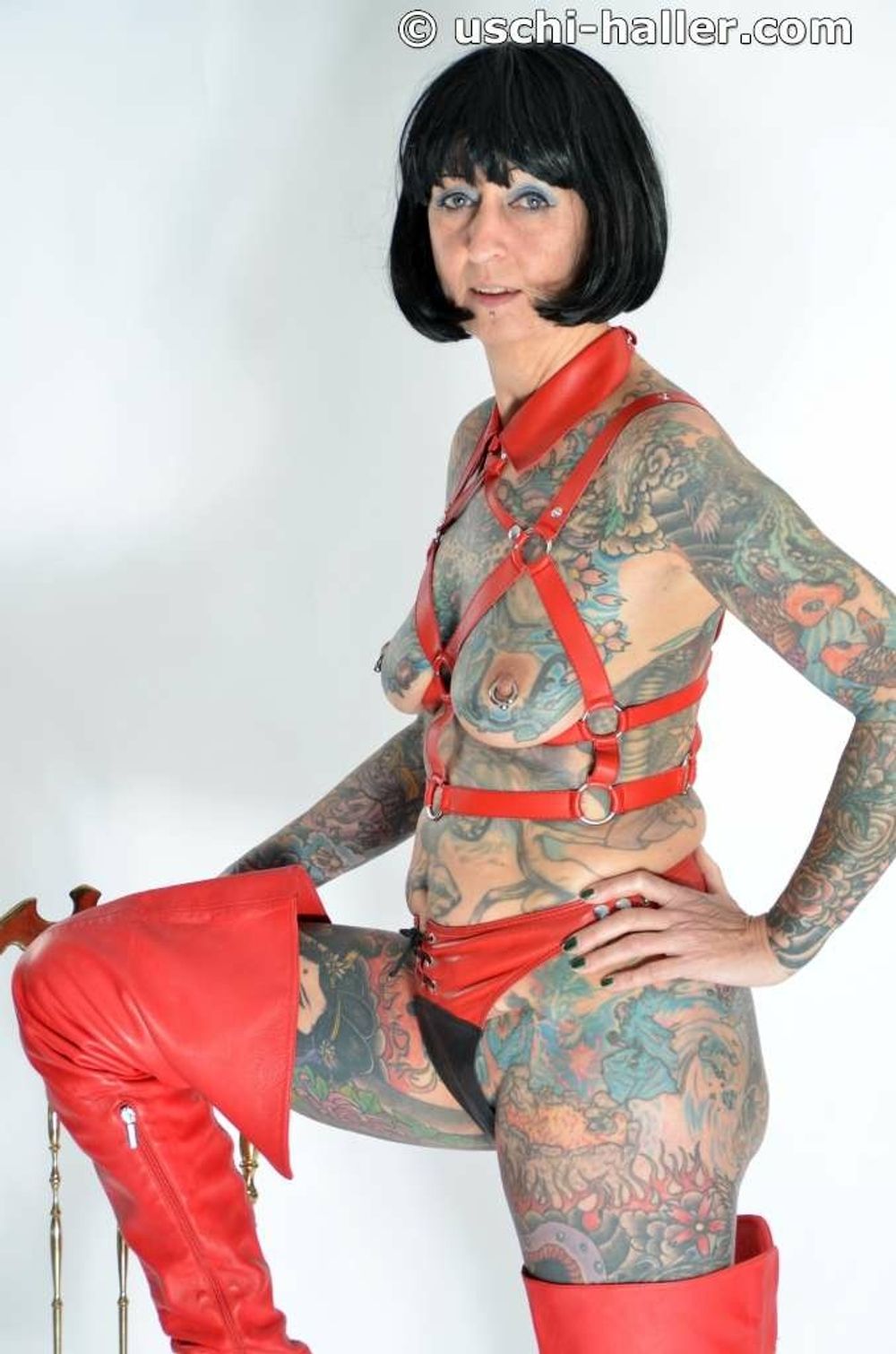 Photo shoot with full body tattooed MILF Cleo #6