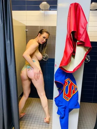 wet pussy water supergirl her shower scenes         