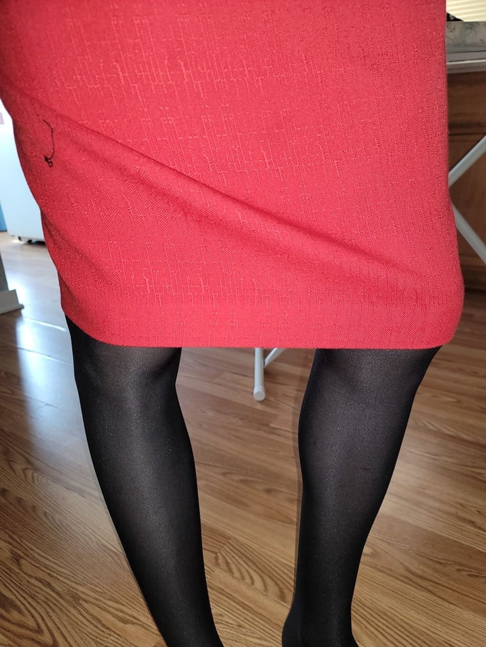 Pink pencil skirt with black pantyhose 