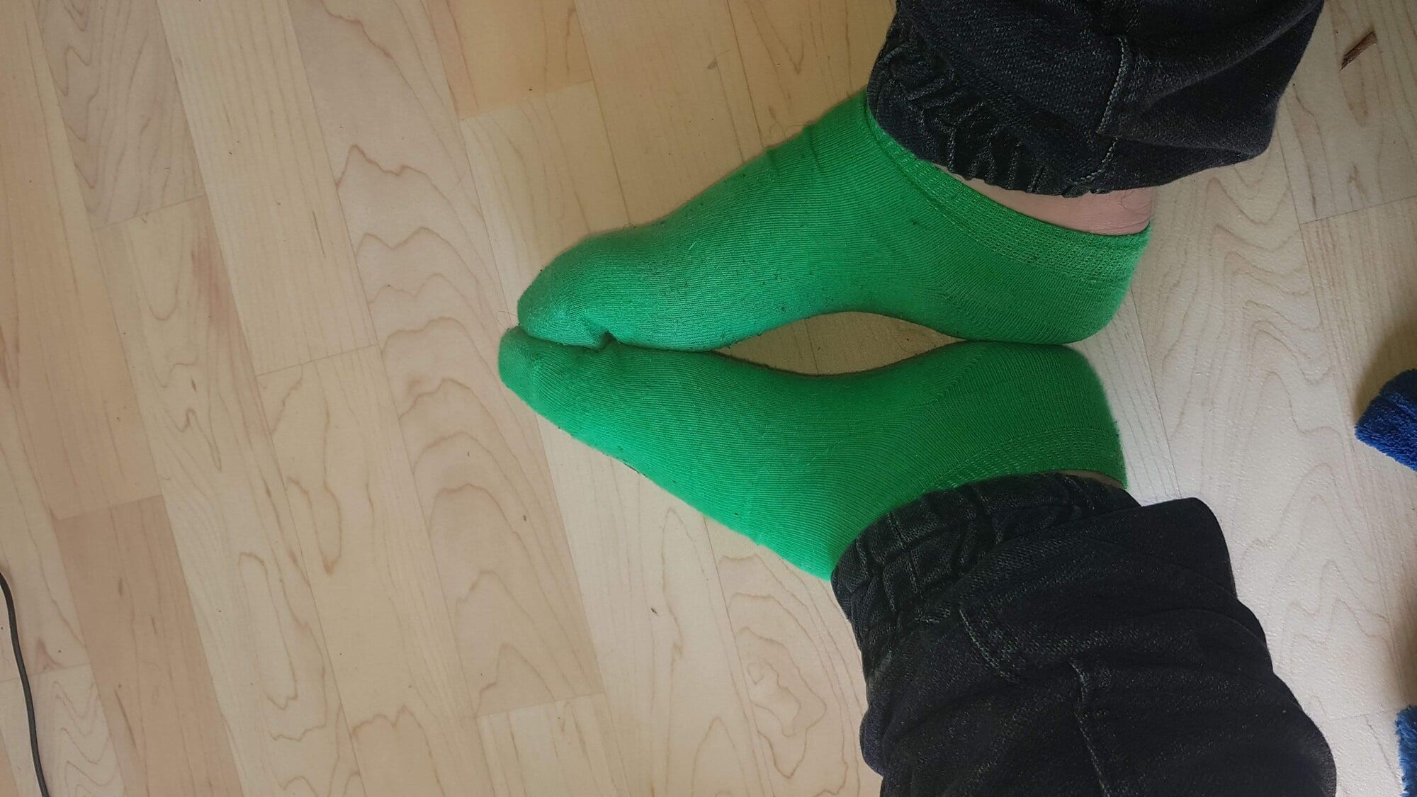 Mes pieds dans des chaussettes vertes