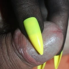 GLOVES WITH YELLOWS NAILS 