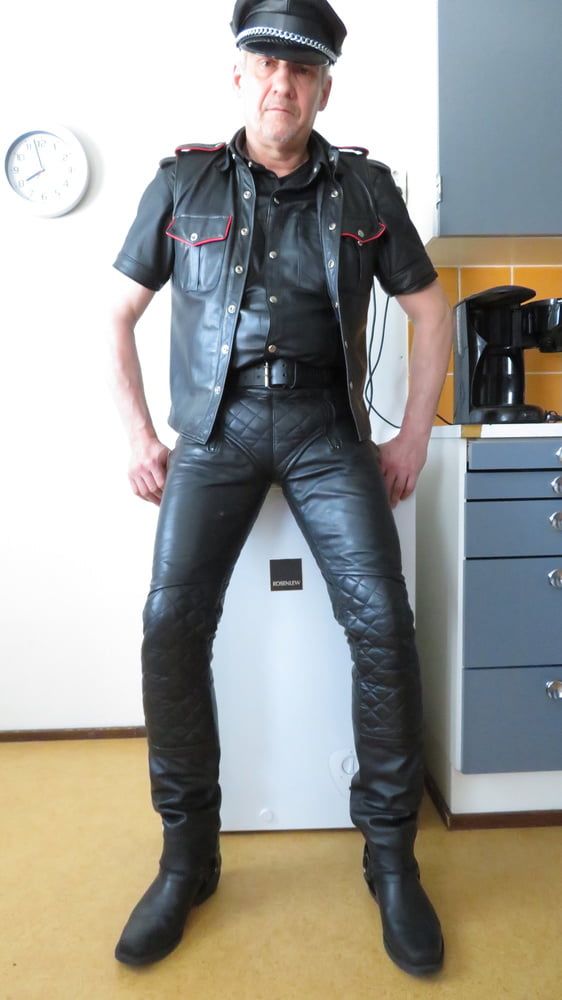 Juha Vantanen,finnish leather gay #21