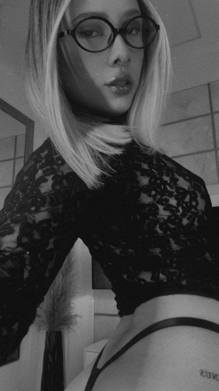 Greta Velvet 💟 Free Photos #24