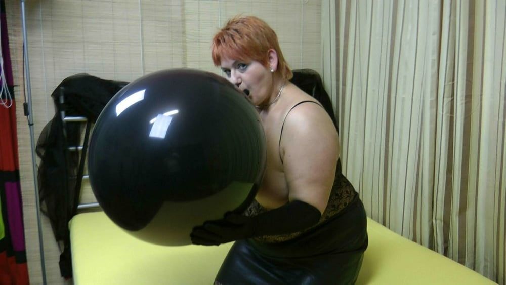 Big black balloon #22