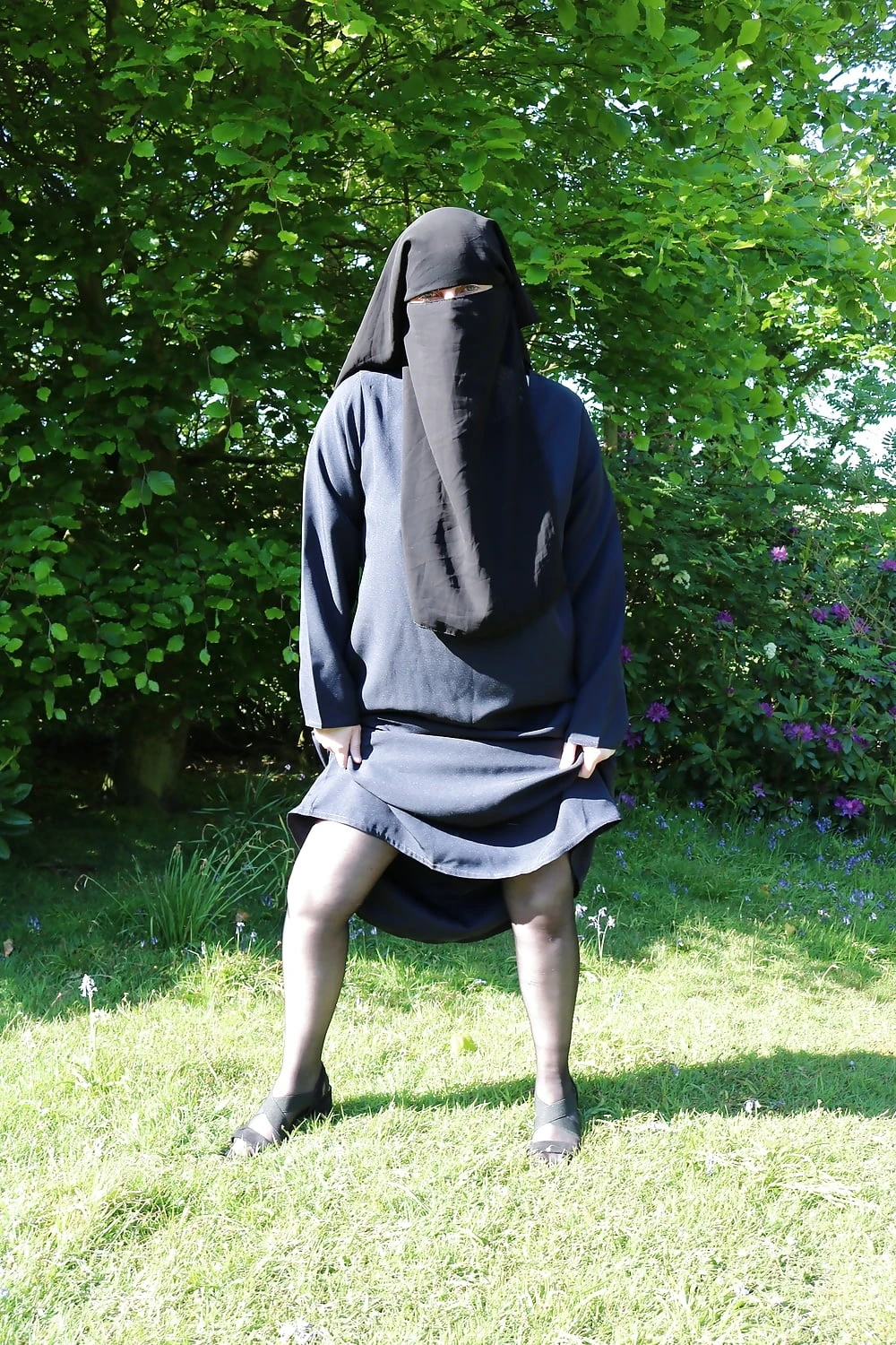 Muslim Burqa Niqab suspenders Outdoors Flashing  #45