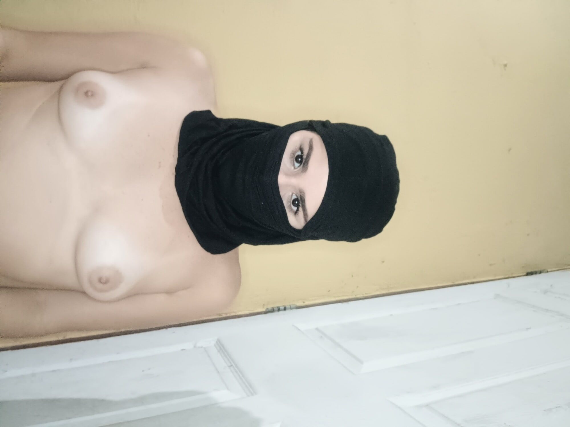 Sexy HOT Amateur Petite In Hijab
