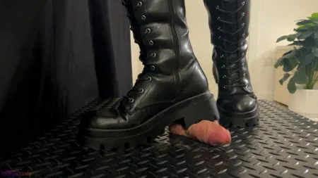 full weight aggressive crush marching in combat boots         