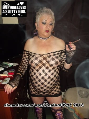 SLUT SHOWS HERSELF 
