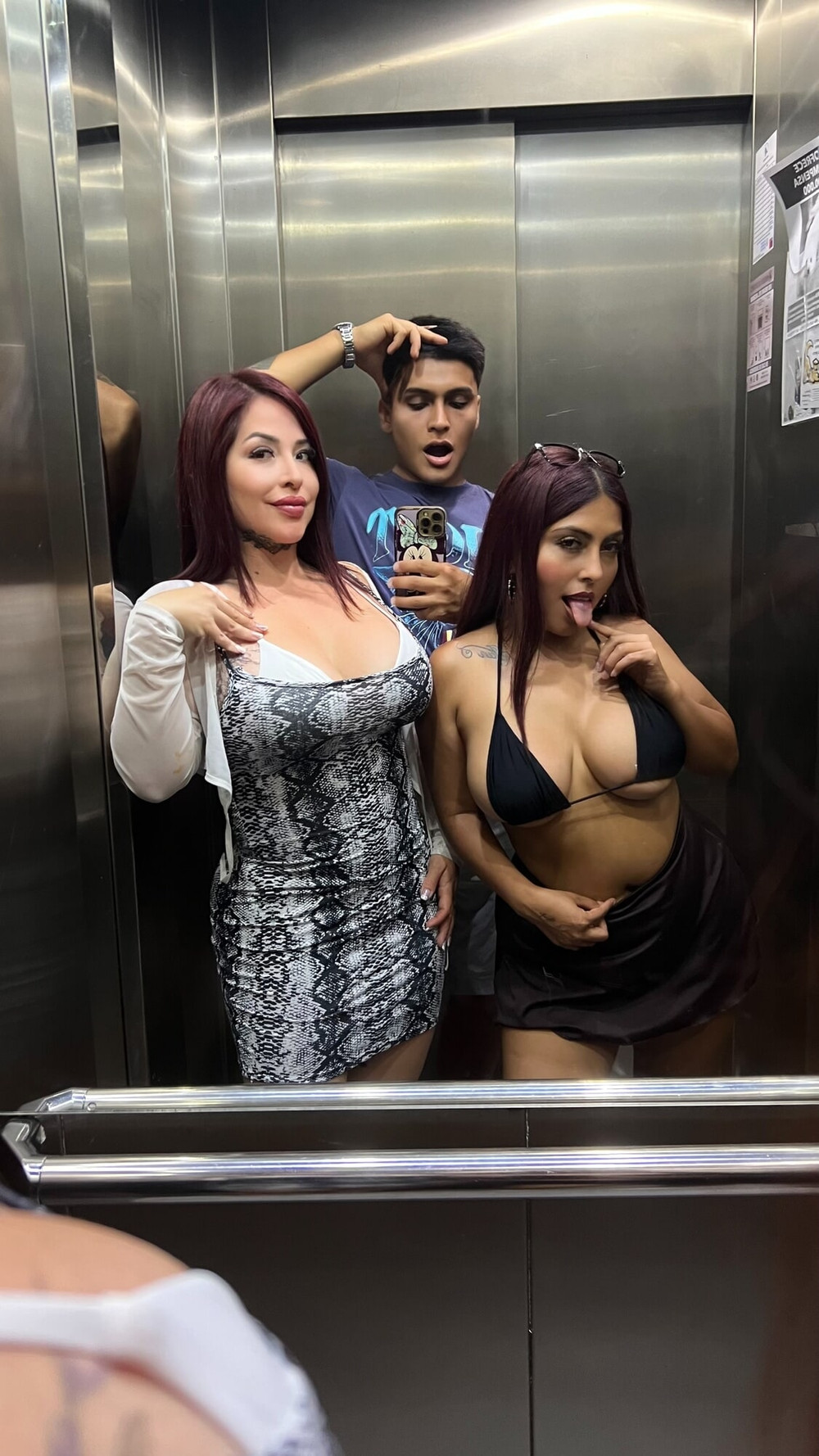 Trio amateur con 2 latinas PETITE culonas  #4