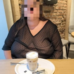 In a new restaurant, I had to show myself.