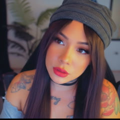 AI Kim se dívá zblízka