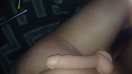 Uomo si masturba il culo e giocattoli