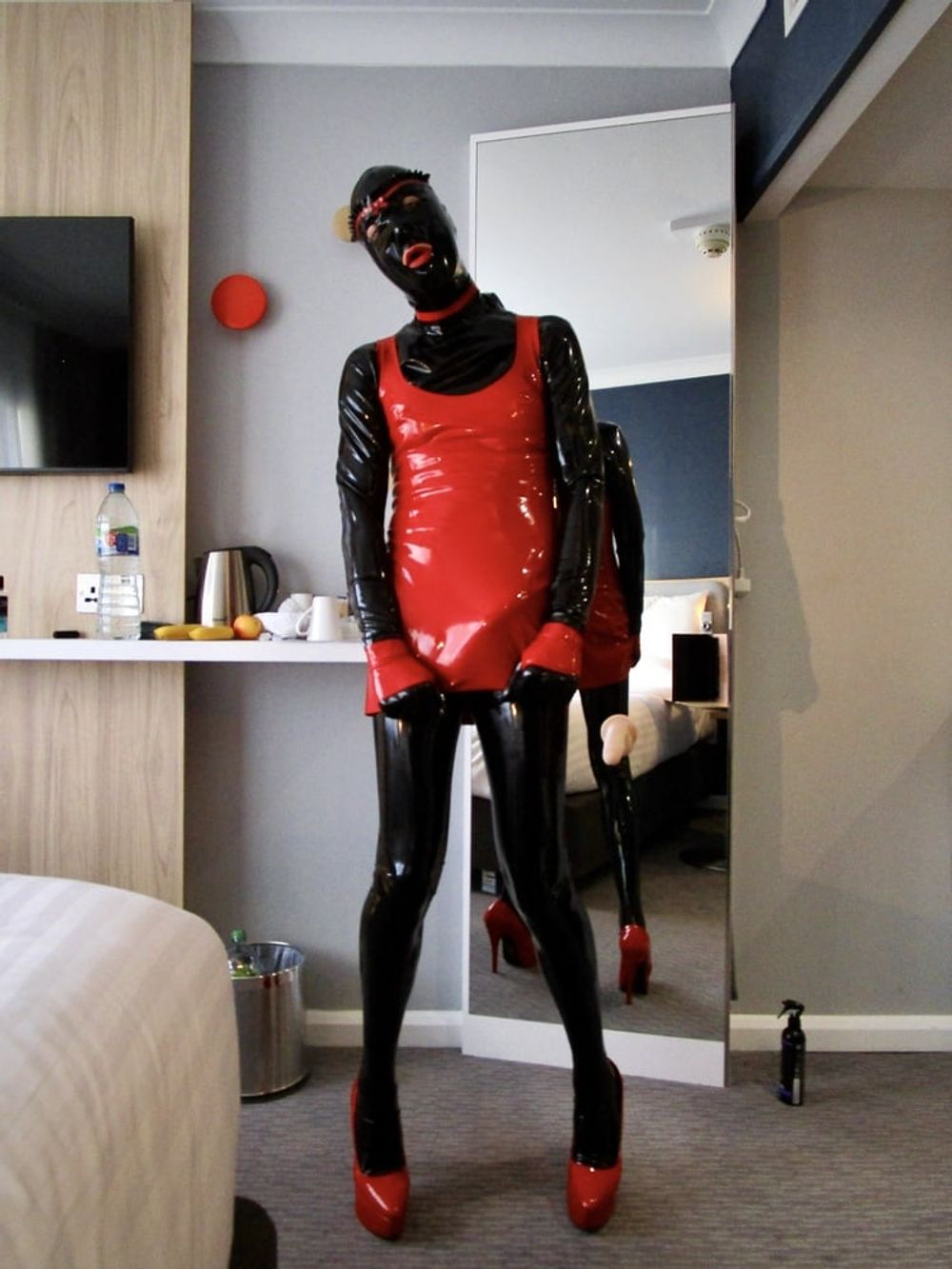 Shiny sissy slut Alice Latexy (latexdesires) #10