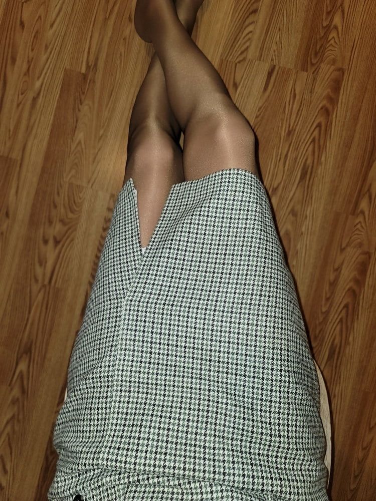 Lined tweed skirt with white silky half slip