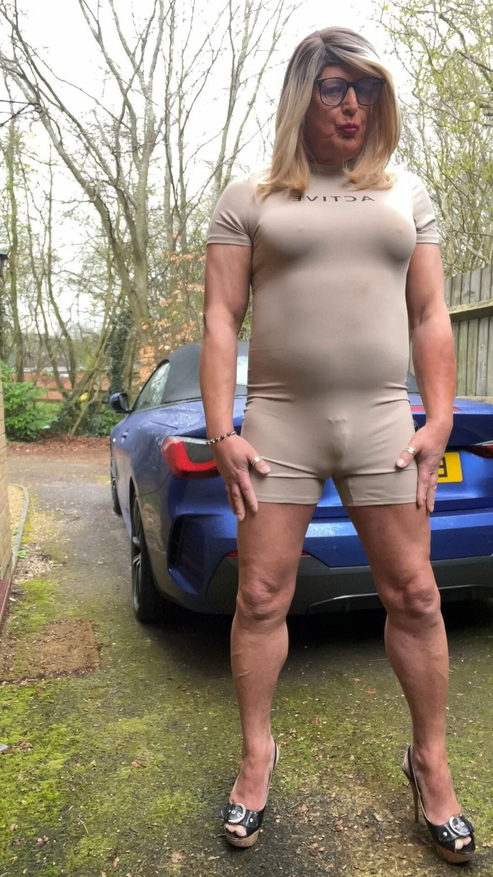 Amateur crossdresser Kellycd2022 sexy milf pissing outdoors #14