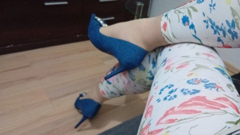 Crossdresser In Sexy Blue Jeans Pointed Toe High Heels #4