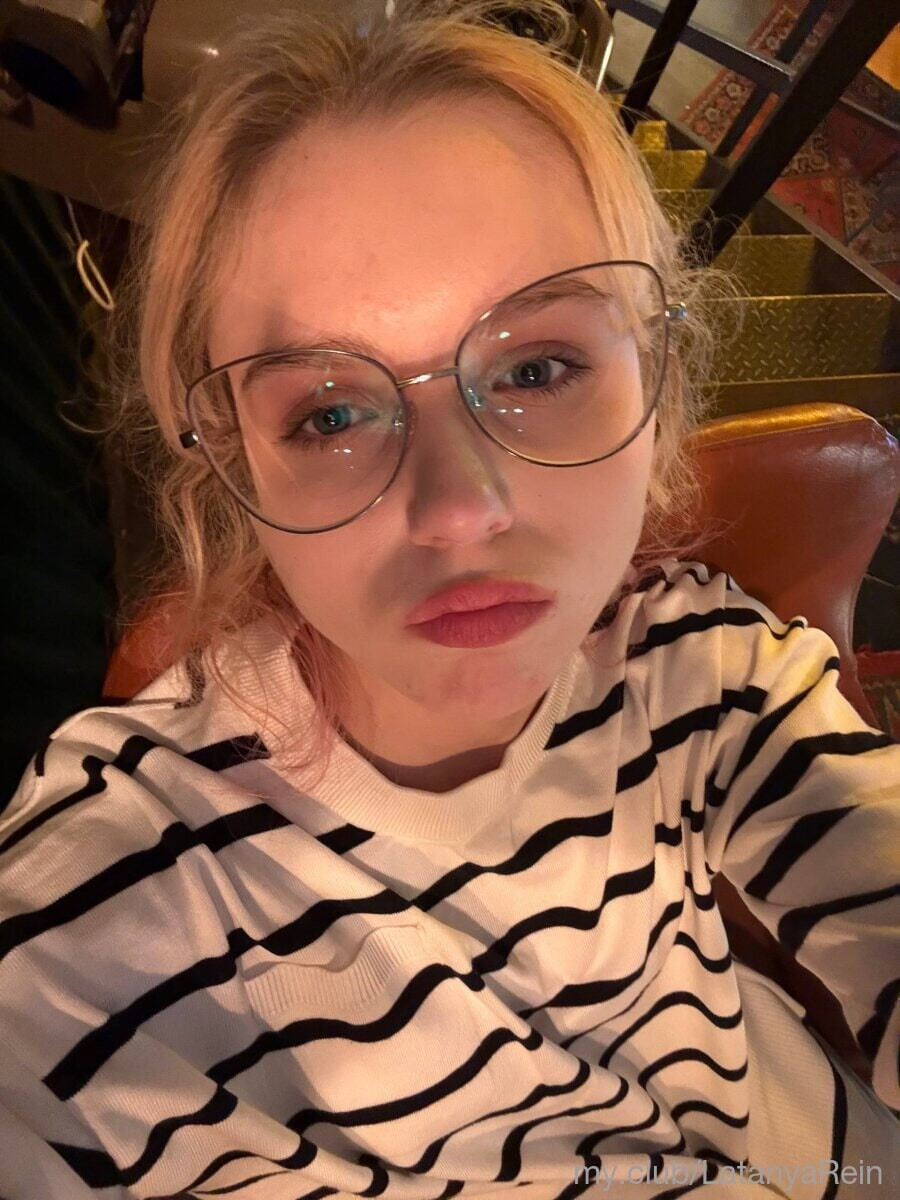 Karolina Free Photos #3