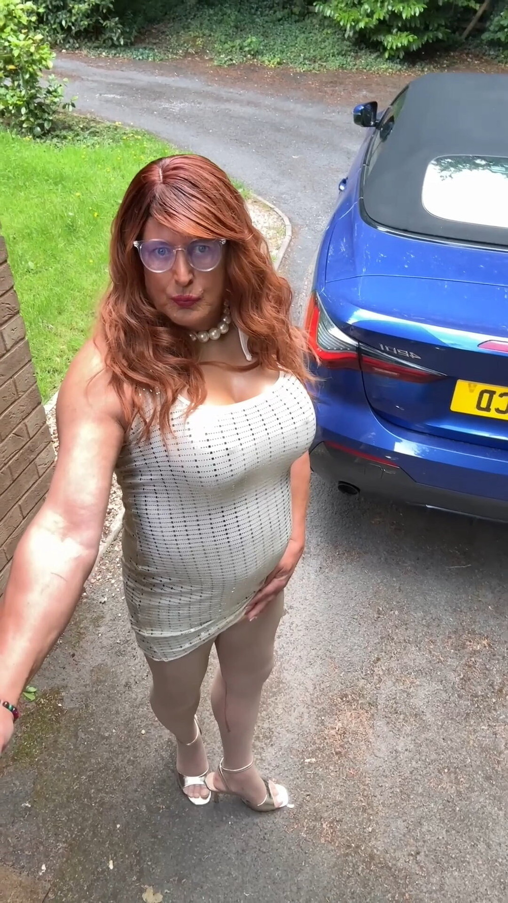 Sexy Crossdresser kellycd2022 in gold dress and seamless #44