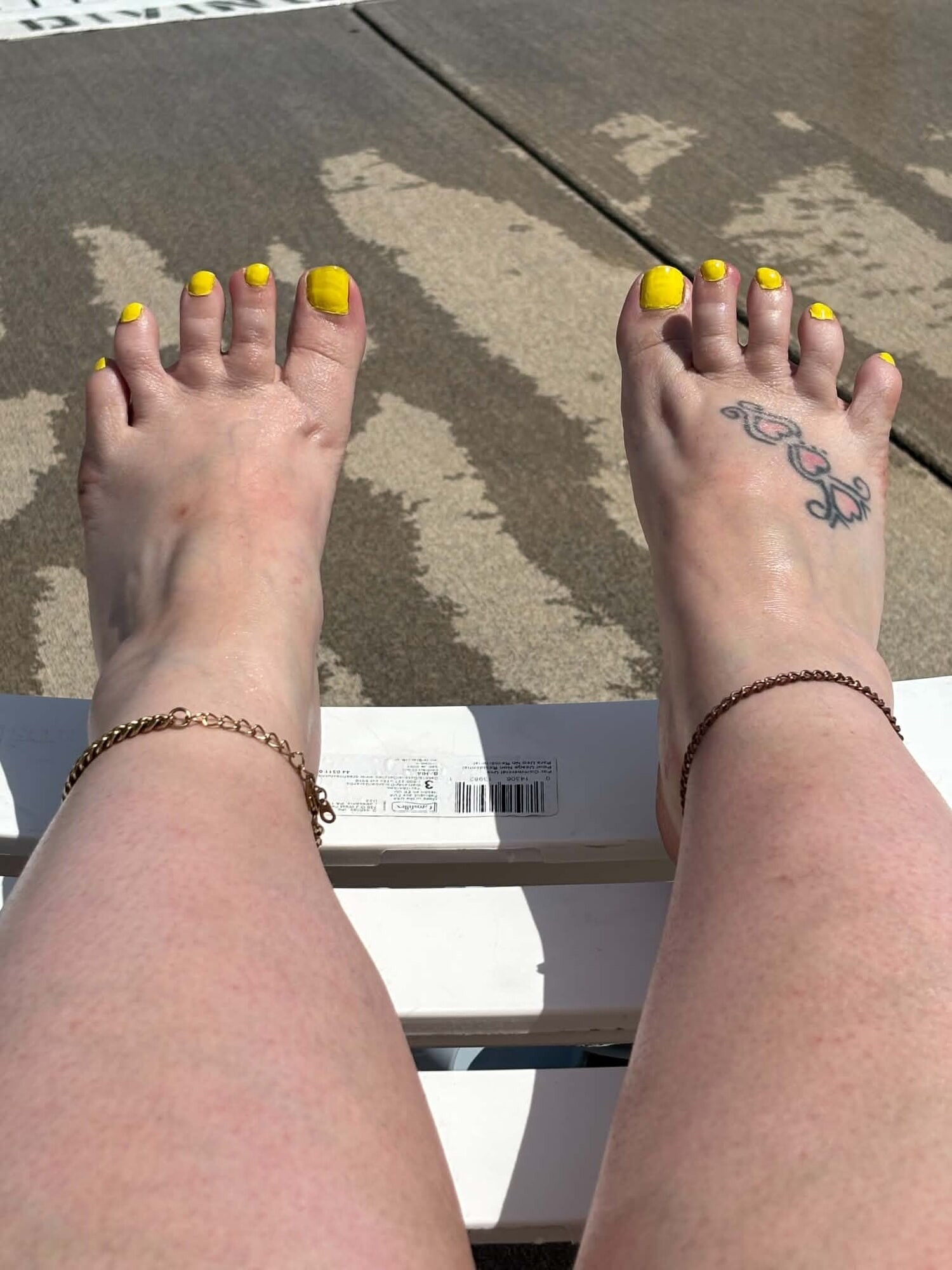 Cute yellow toes 