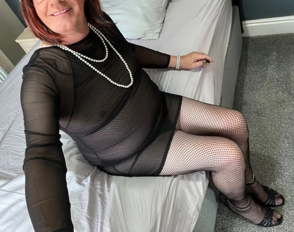 MATURE CROSSDRESSER TVROSE BLACK FISHNET BODYSTOCKING